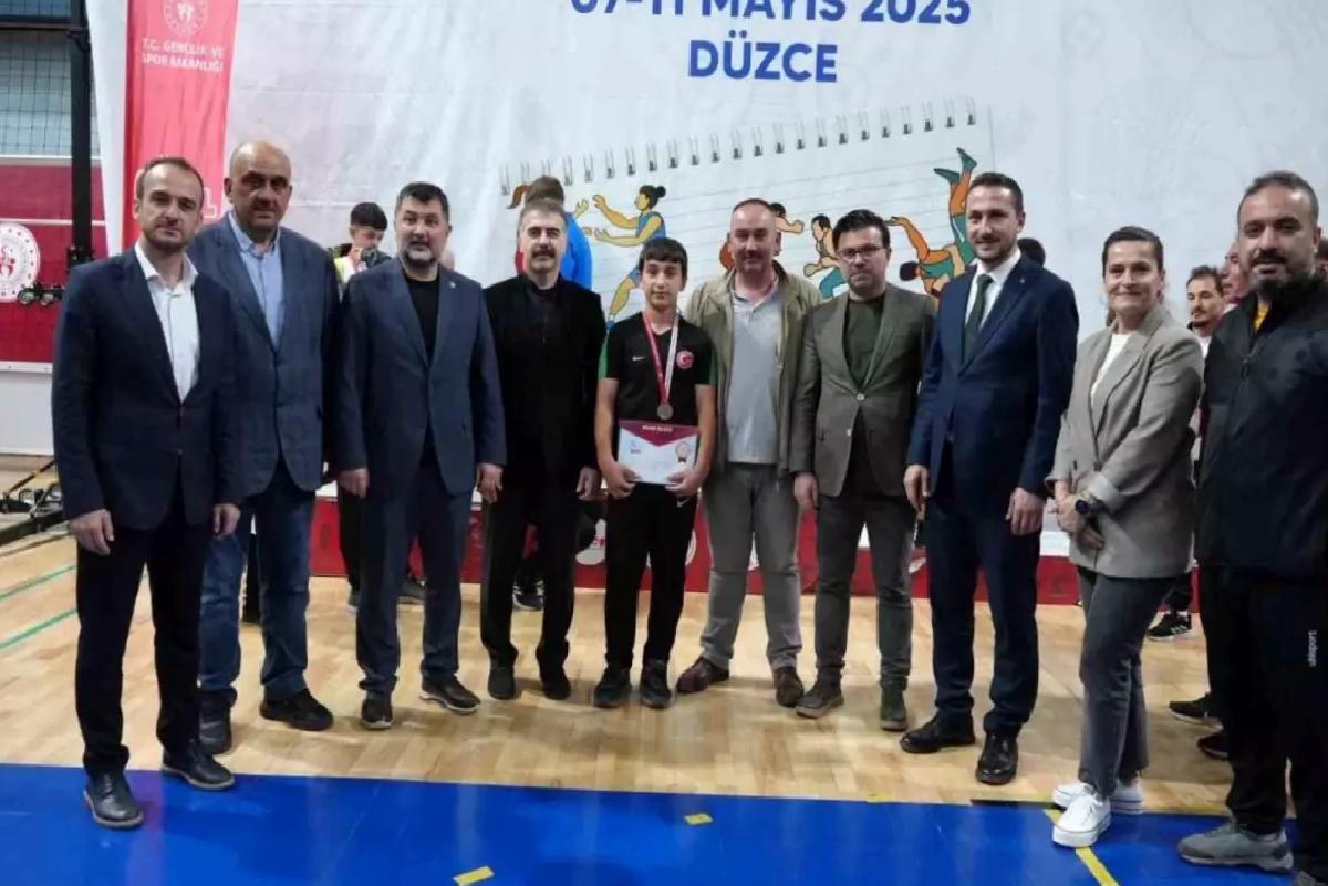 Düzce’de Güreş Türkiye Birinciliği Tamamlandı