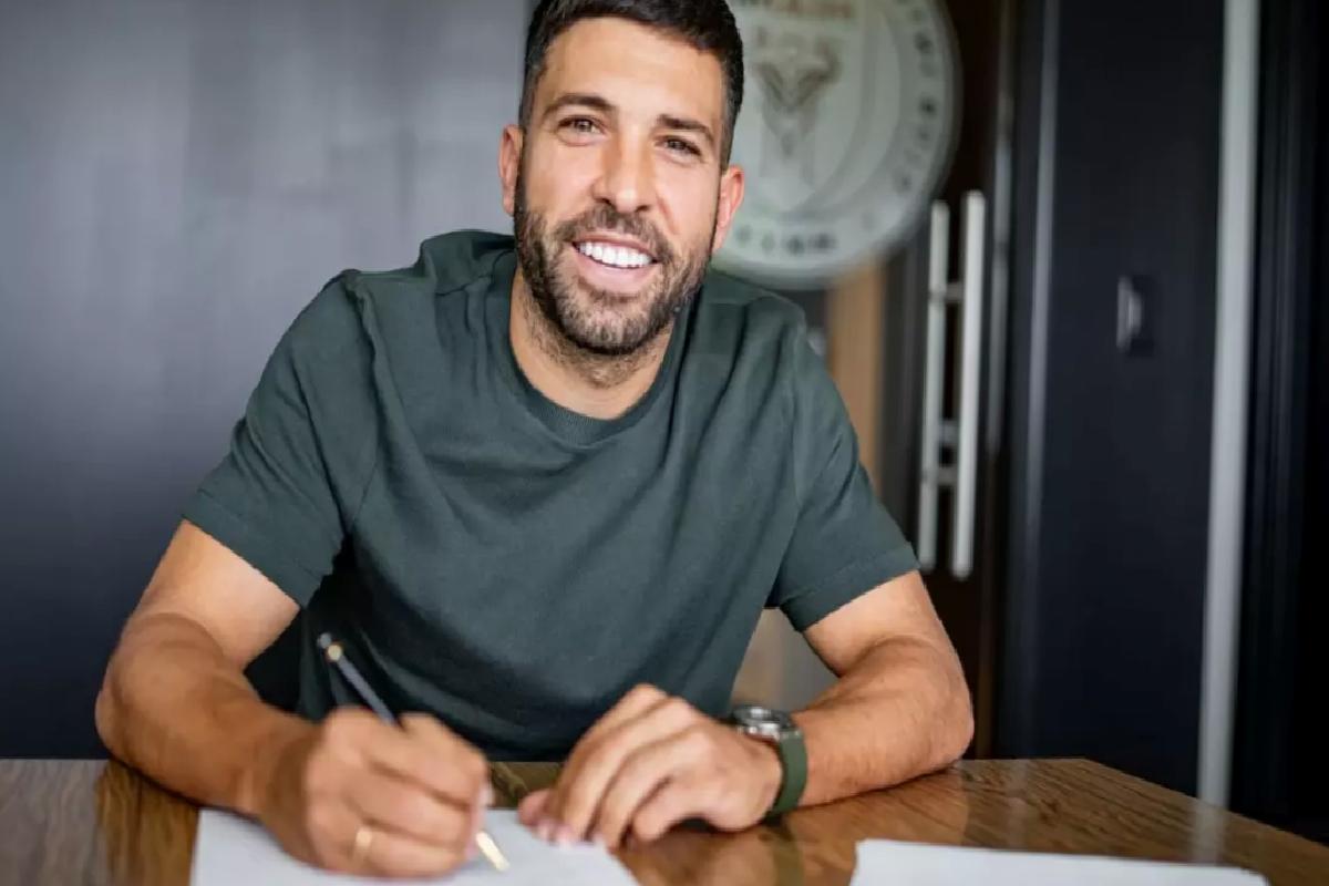 Efsane sol bek Jordi Alba’dan 2 yıllık imza