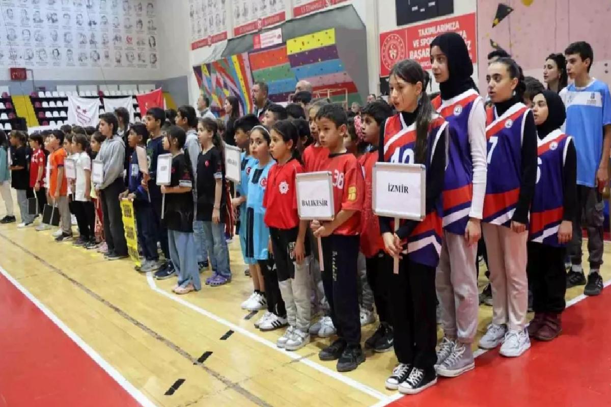 Elazığ’da Dağcılık Spor Tırmanışı Türkiye Şampiyonası başladı