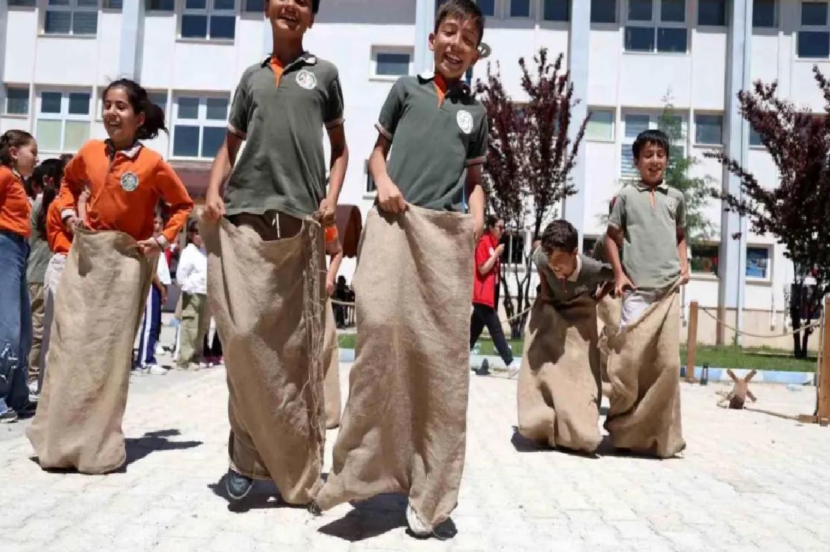 Elazığ’da Klasik Oyun Tırı Coşkusu