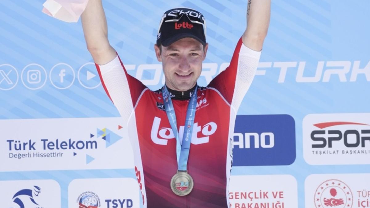 Elia Viviani: Son kilometrelerde ekipçe düzgün yer alarak bu sonuca ulaştık