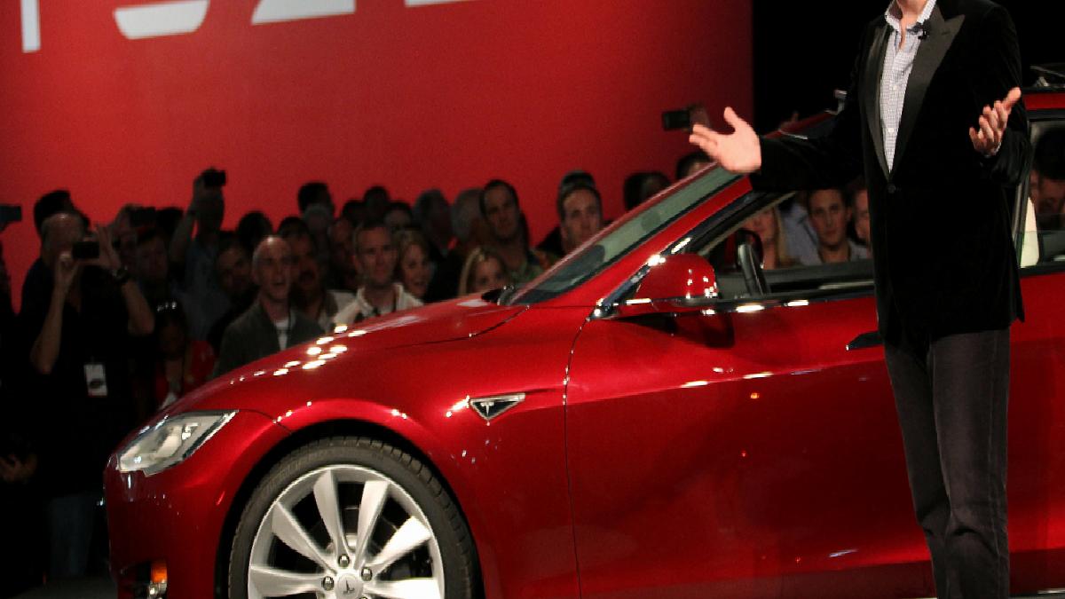 Elon Musk’tan Tesla açıklaması: Hiçbir yere gitmiyorum