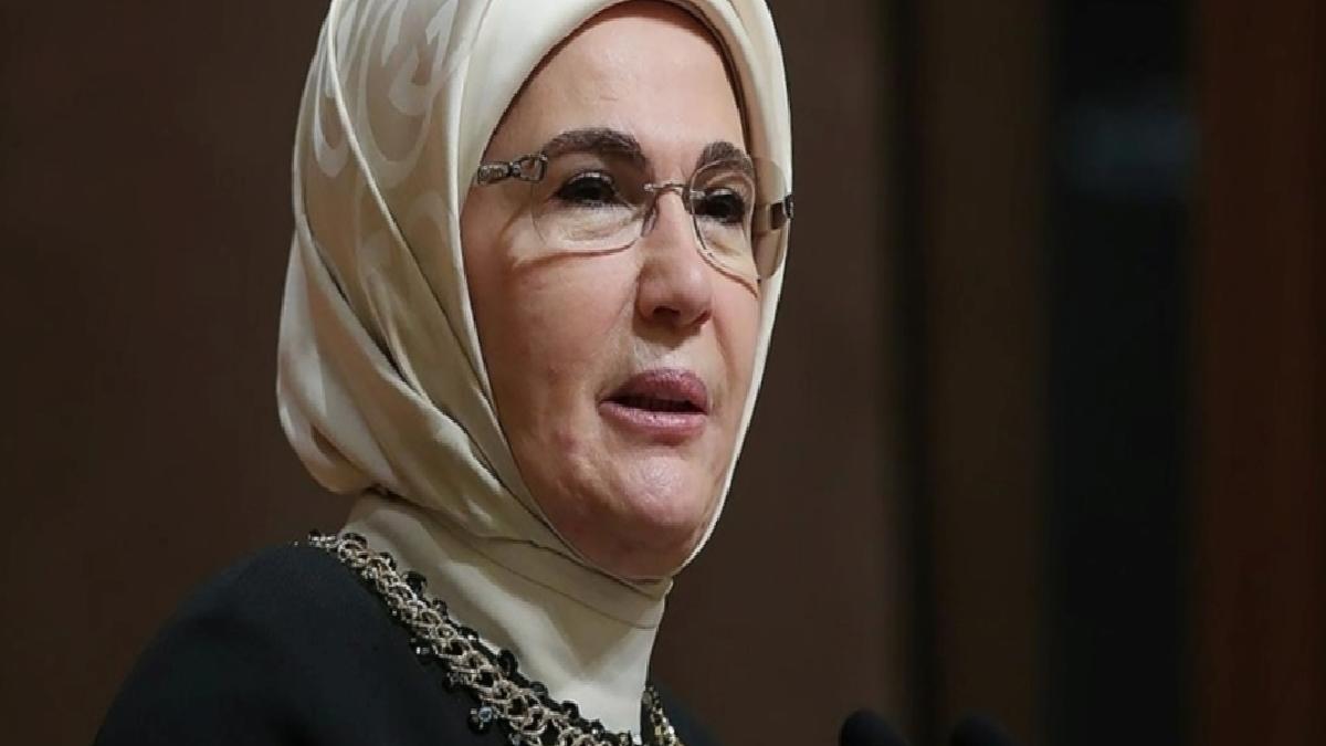 Emine Erdoğan, Dünya Ebeler Günü’nü kutladı