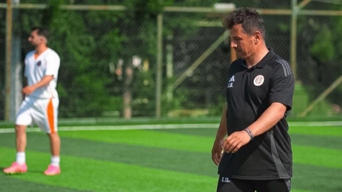 Emre Belözoğlu’ndan öğrencilere sürpriz!