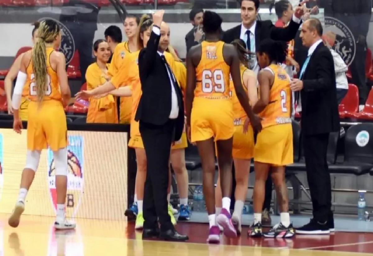 Emre Özsarı A Ulusal Bayan Ekibinde