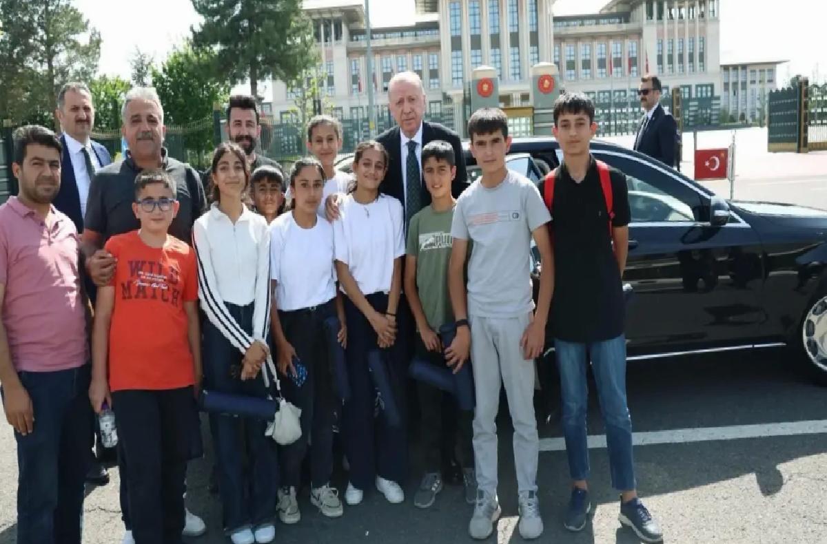 Erdoğan, 15 Temmuz Anıtı’nda Çocuklarla Buluştu