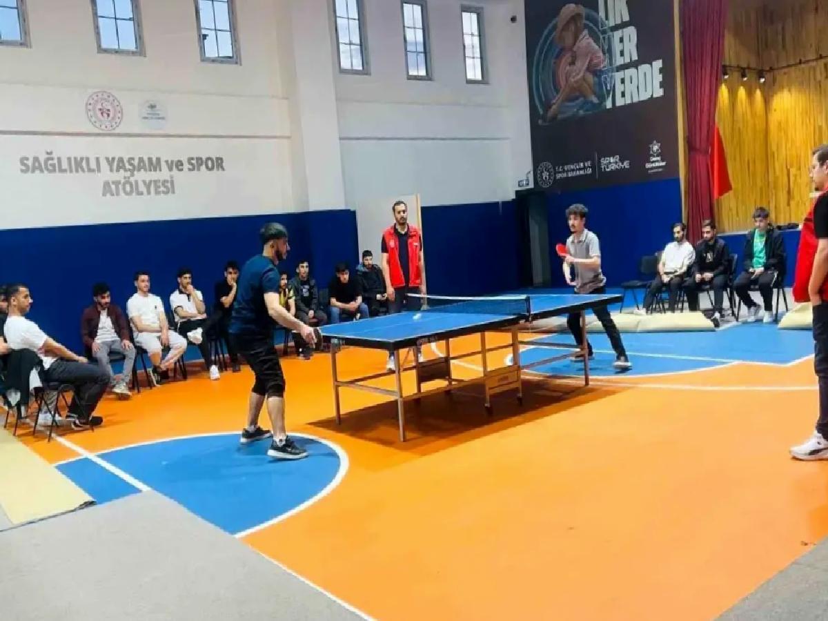 Erzincan’da Gençlik Haftası Masa Tenisi Turnuvası