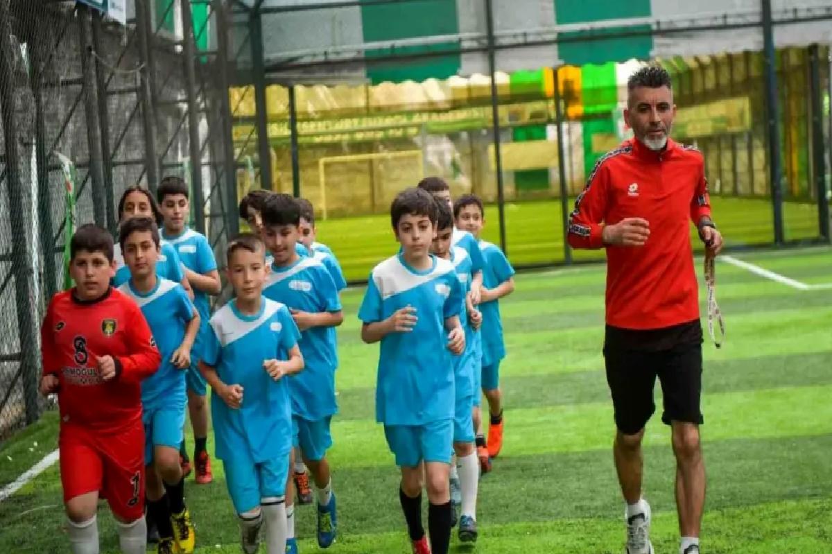 Esenyurt’ta Futbol Kursları ile Çocuklar Geleceğe Hazırlanıyor