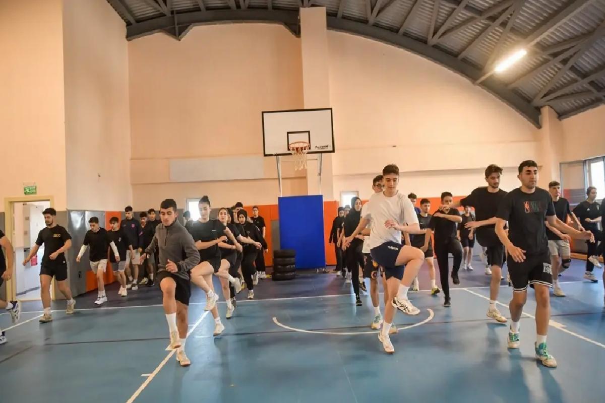 Esenyurt’ta Gençler için Spor Kursu