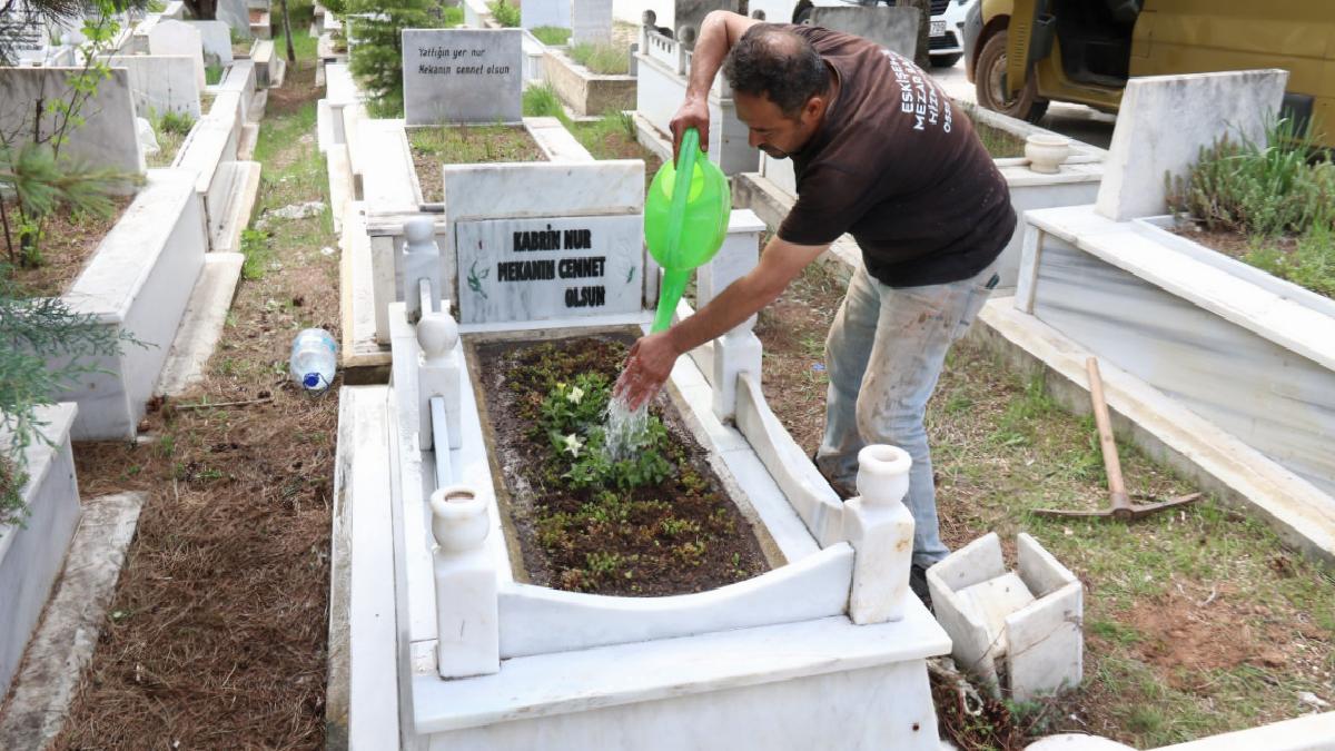 Eskişehir’de 300 mezara gözü üzere bakıyor: Avrupa’dan müşterileri var
