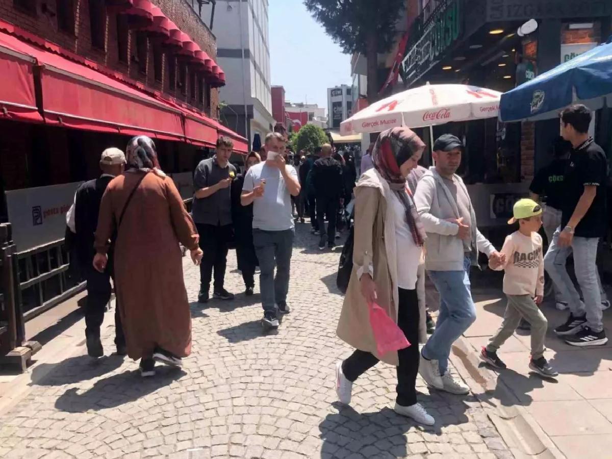 Eskişehir’de Güneşli Hava Kalabalık Yarattı
