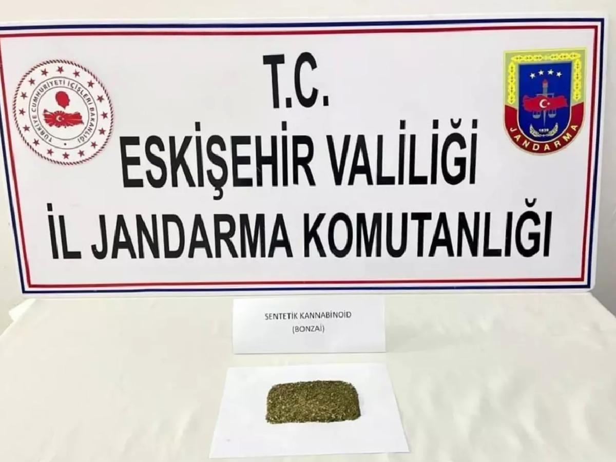 Eskişehir’de Uyuşturucu Taşınırken Yakalandı