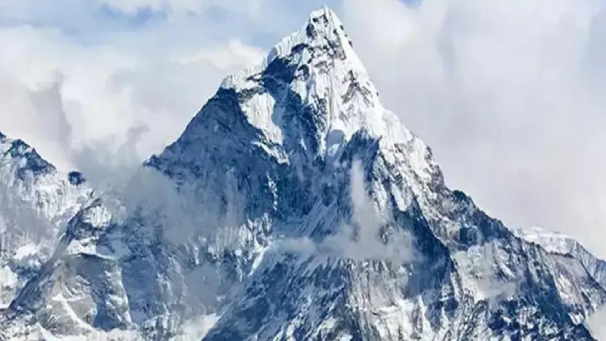 Everest’te Filipinli Dağcı Hayatını Kaybetti