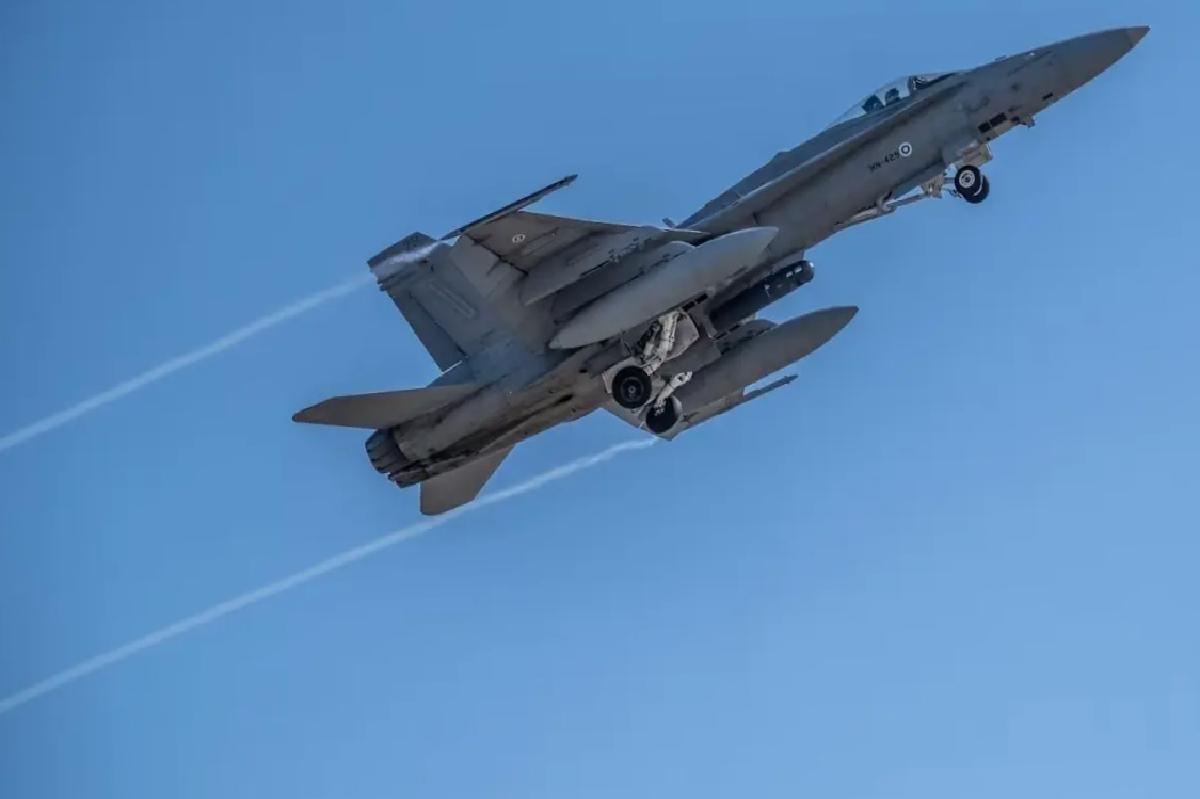 F/A-18 Hornet Savaşı Uçağı Düştü