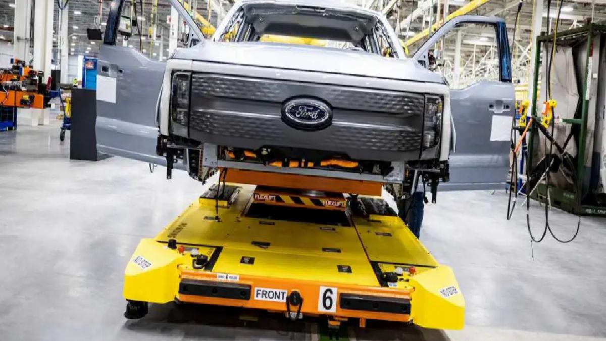 Fabrikalardan milyon dolarlık modül çalan Ford personelleri tutuklandı