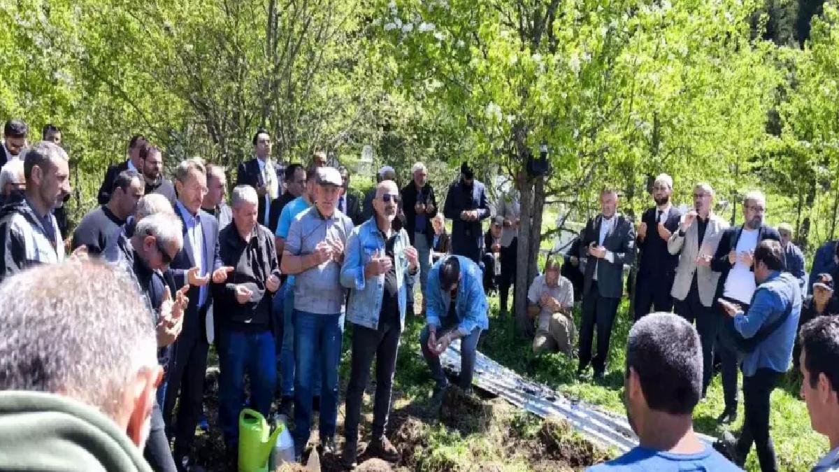 Fahrettin Altun, Amcasının Cenaze Merasimine Katıldı
