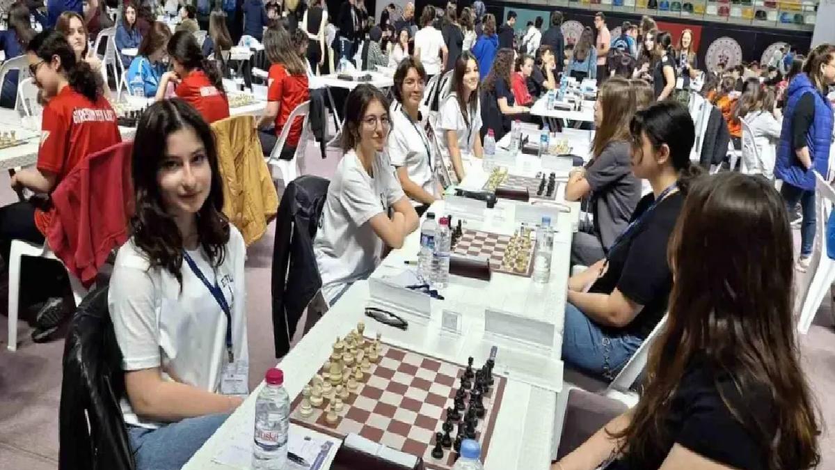 Fatih Fen Lisesi Kız Ekibi Türkiye 5’incisi
