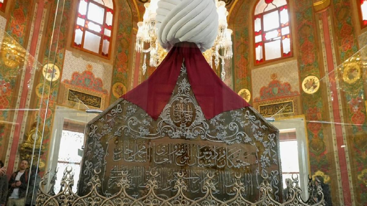Fatih Sultan Mehmet Han, vefatının 544’üncü yıl dönümünde kabri başında anıldı