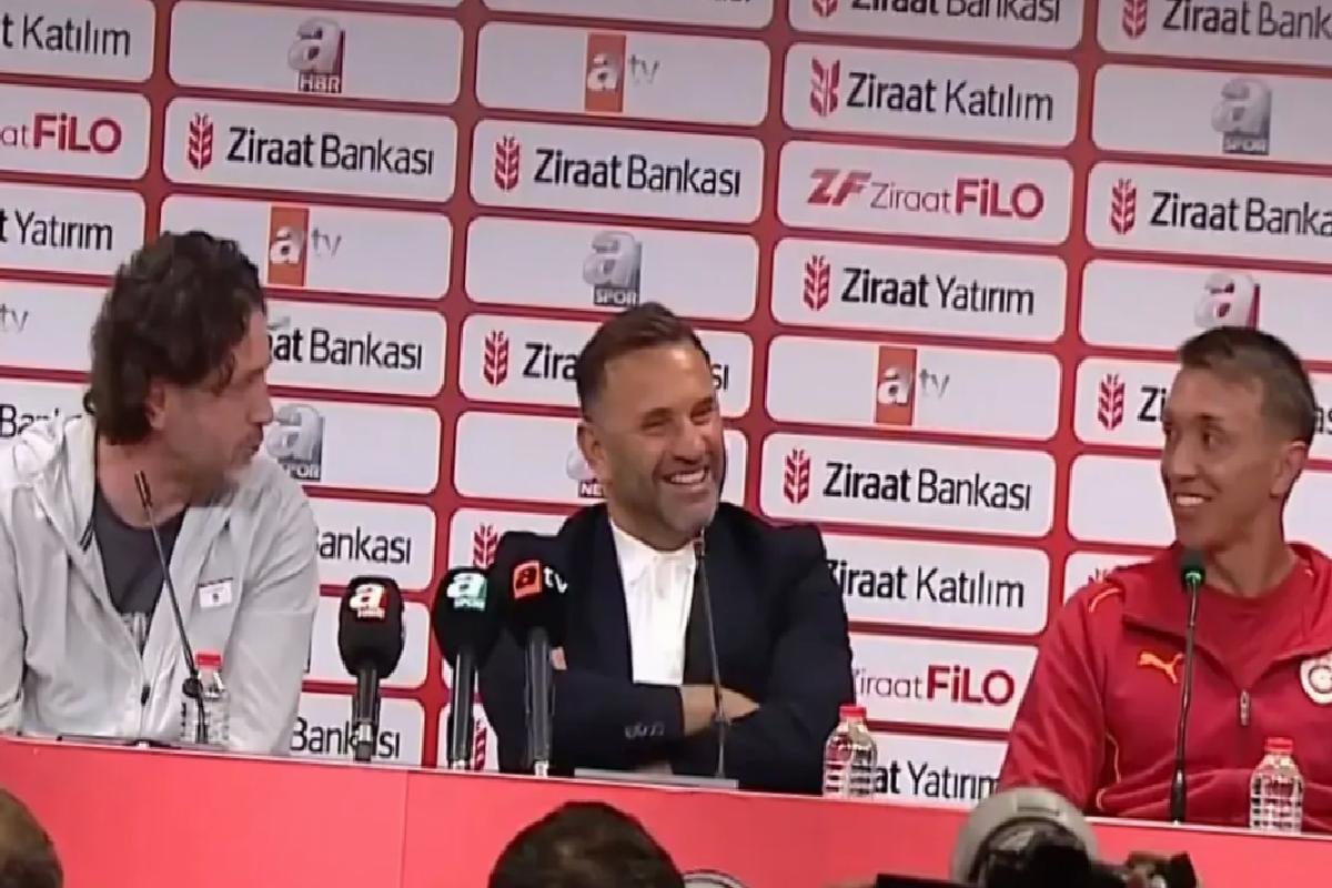 Fatih Tekke ile Muslera ortasında Türkçe diyalog