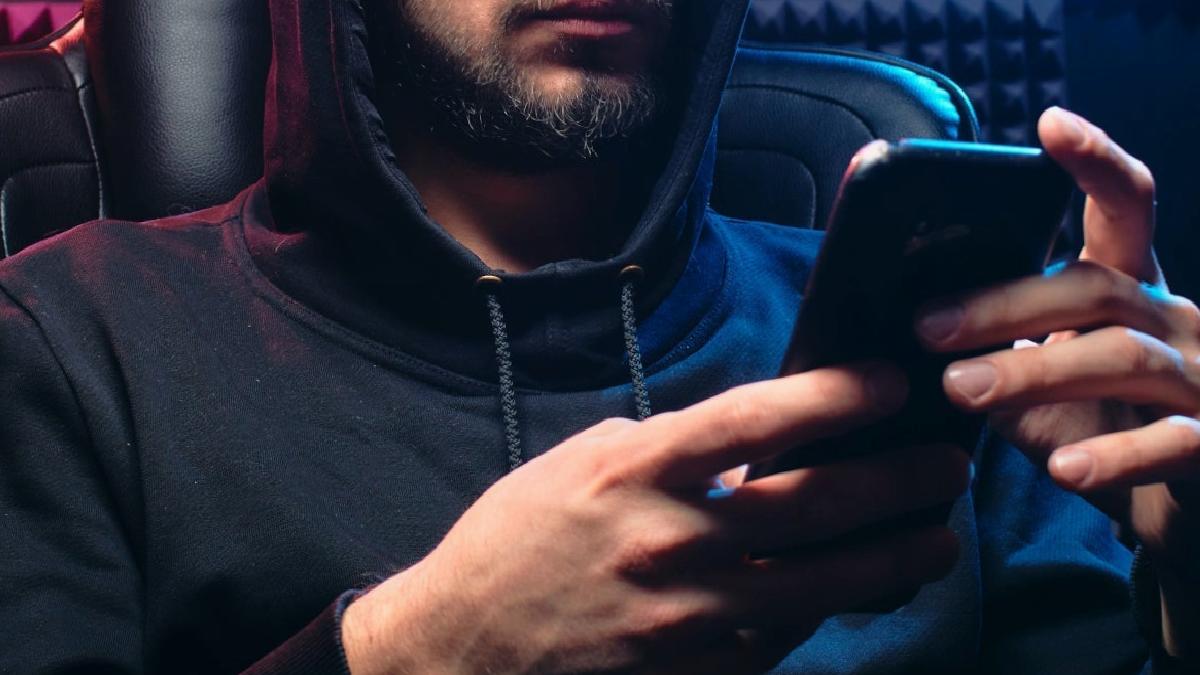 FBI’dan telefon kullanıcılarına ikaz: Metin dolandırıcılığına dikkat edin