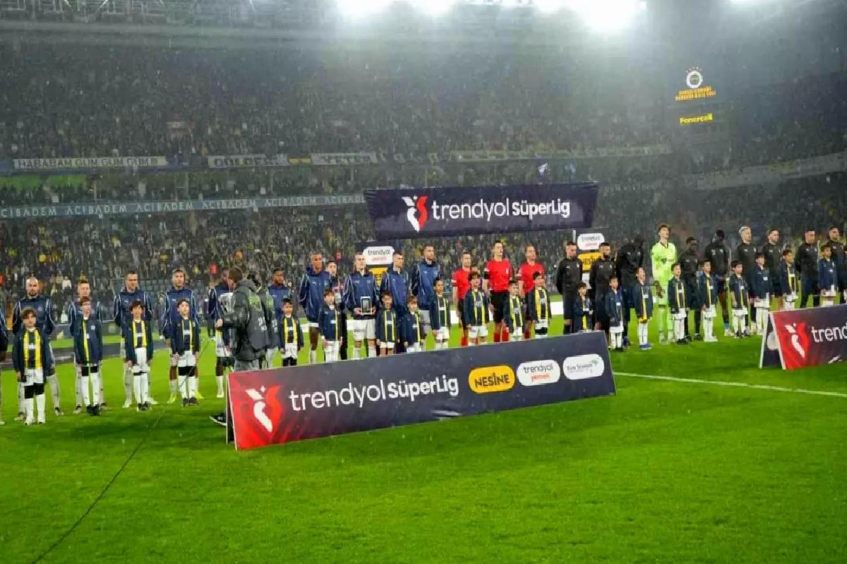 Fenerbahçe, Başakşehir ile Karşılaşıyor
