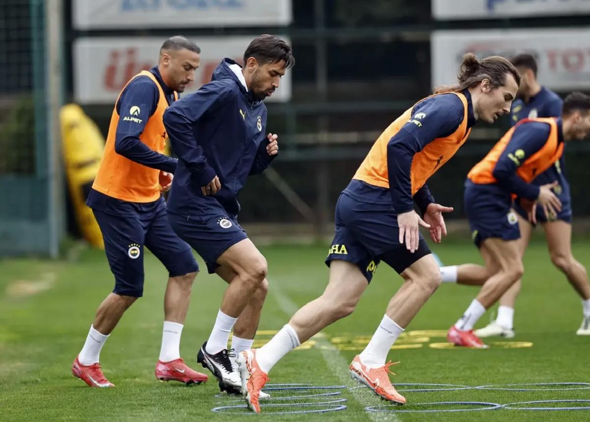 Fenerbahçe Beşiktaş Maçına Hazırlanıyor