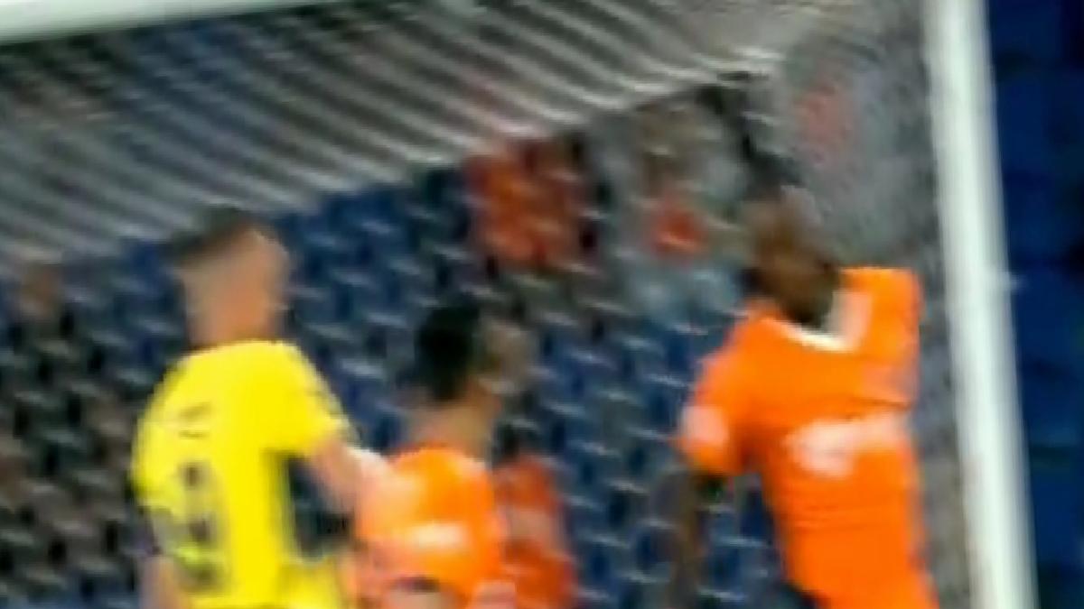 Fenerbahçe penaltı bekledi! Hakem VAR’dan izleyip oyunu sürdürdü