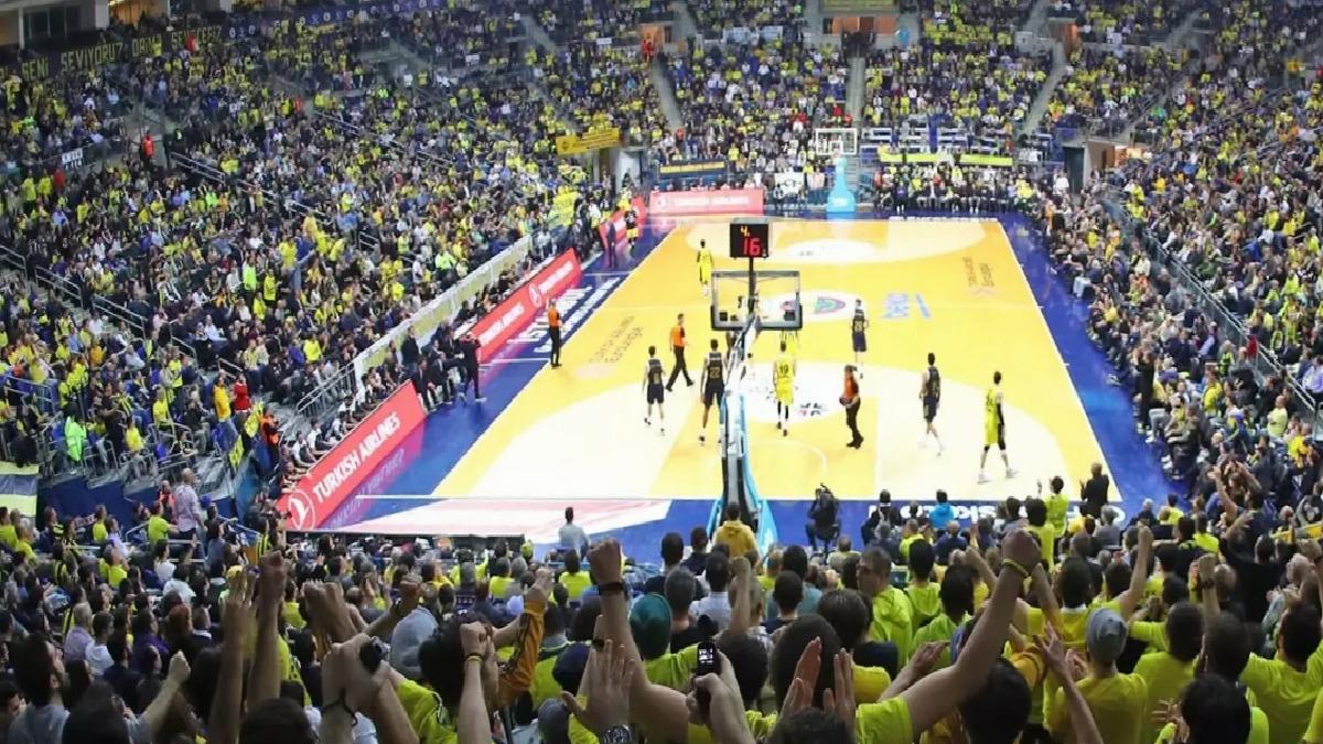 Fenerbahçe taraftarından basketbol maçında Ali Koç’a reaksiyon