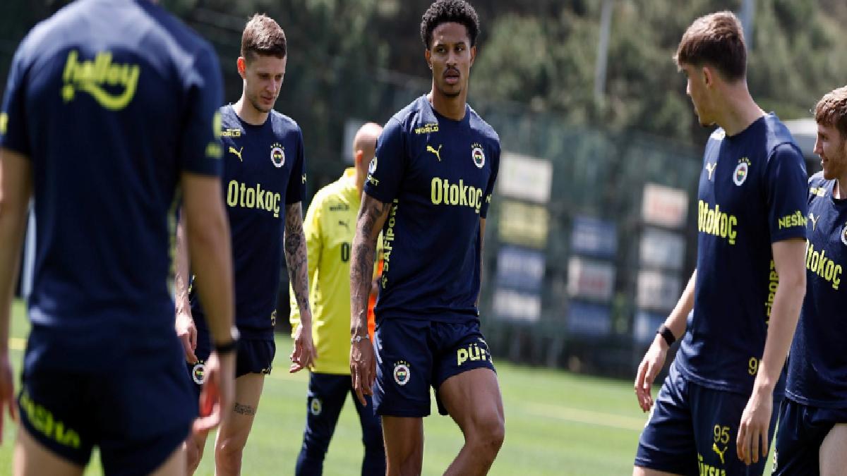 Fenerbahçe’de Jayden Oosterwolde antrenmana katıldı