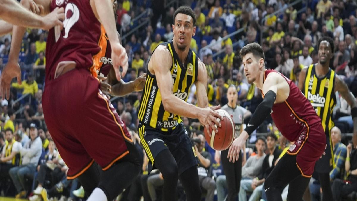 Fenerbahçe’den Galatasaray’a 24 sayı fark