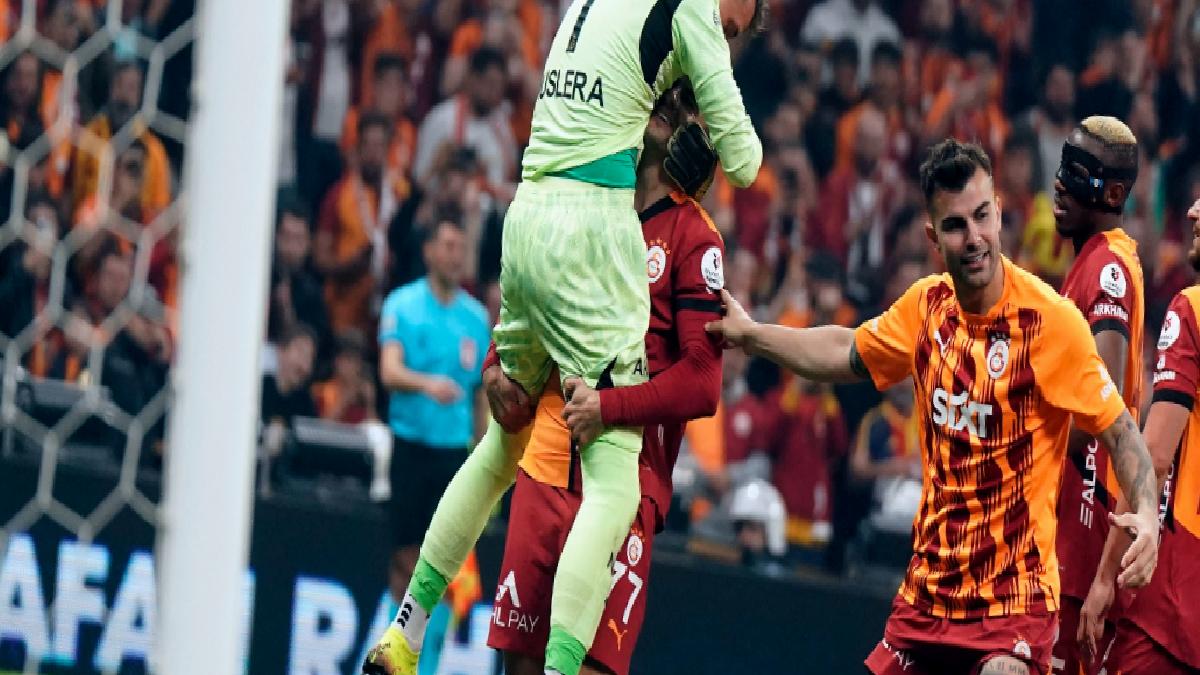 Fernando Muslera, 13 yıl sonra penaltı golü attı