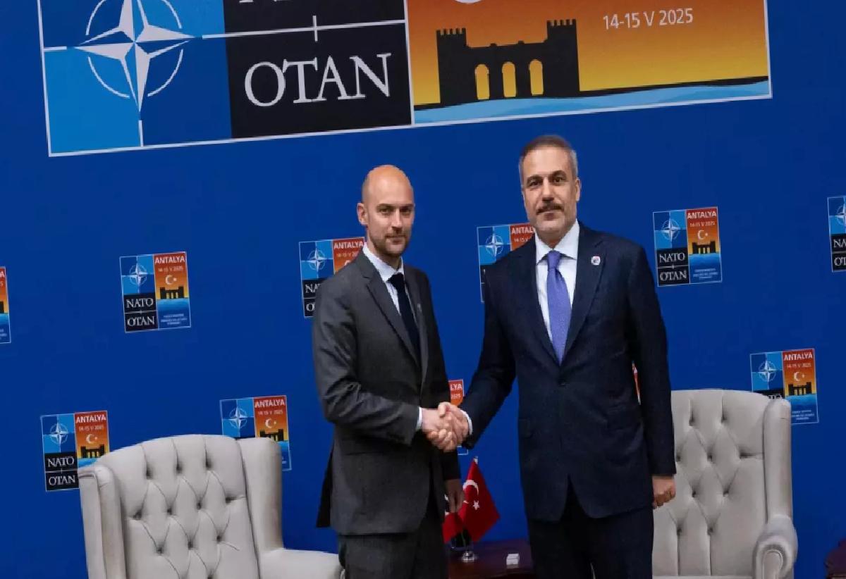 Fidan ve Barrot NATO Tepesinde Görüştü