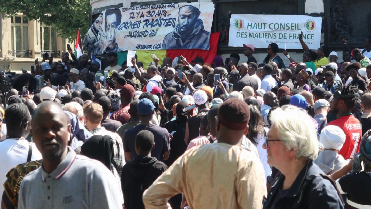 Fransa’da mescitte öldürülen Aboubakar için sessiz protesto