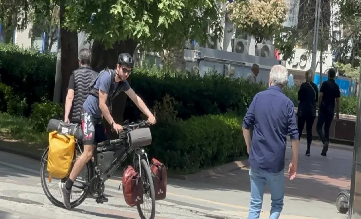 Fransız Bisiklet Tutkunu 4 Bin Km Pedal Çevirerek Yalova’ya Ulaştı