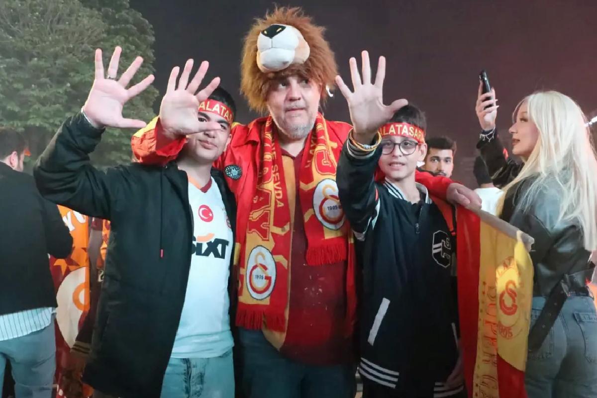 Galatasaray 25. Şampiyonluğunu Coşkuyla Kutladı