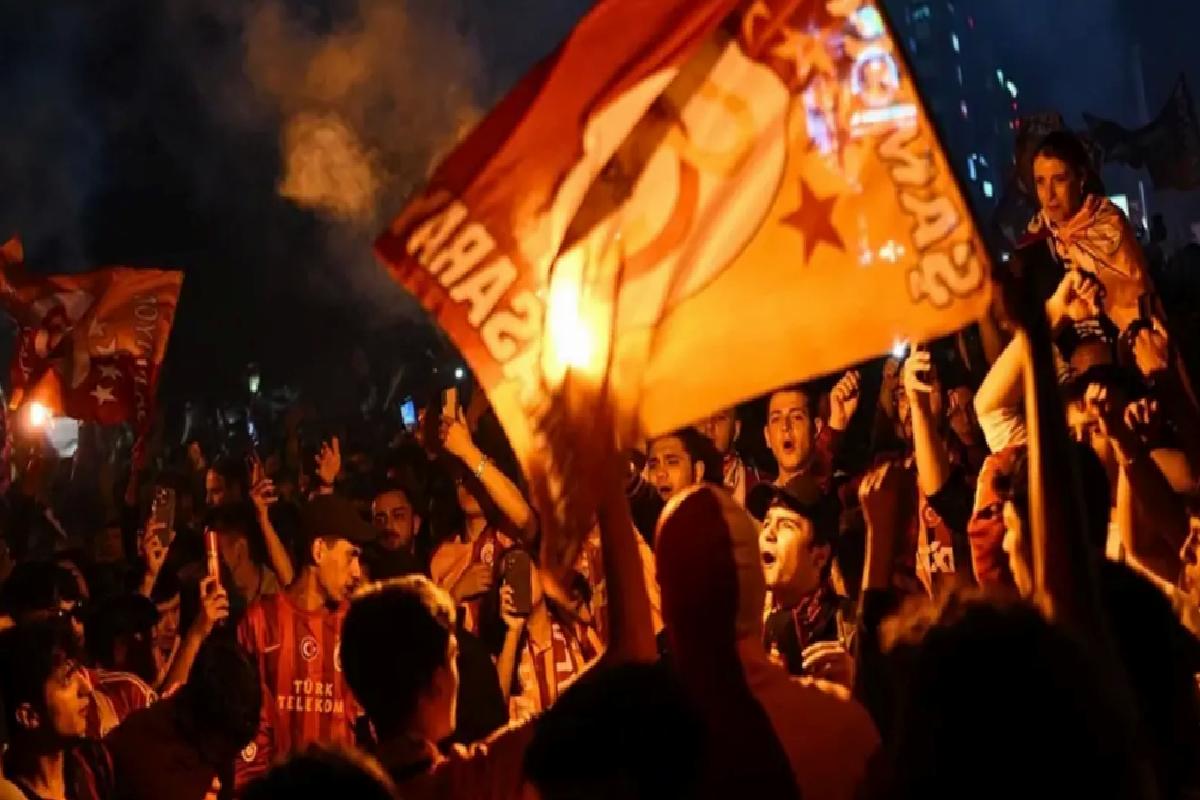 Galatasaray şampiyonluğunu ilan etti! Ünlü isimlerden paylaşım yağdı