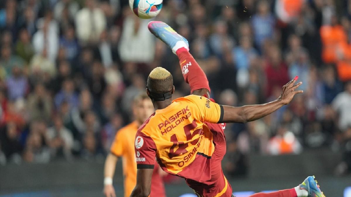Galatasaray taraftarları idareden Osimhen’i istedi: Niyeryalı golcünün reaksiyonu gündem oldu