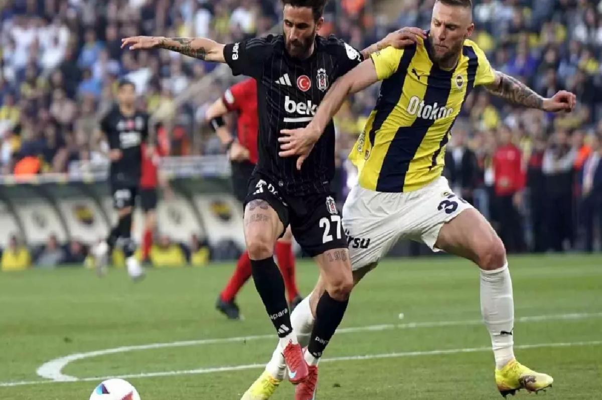 Galatasaray Zafere, Fenerbahçe Yenilgiye!