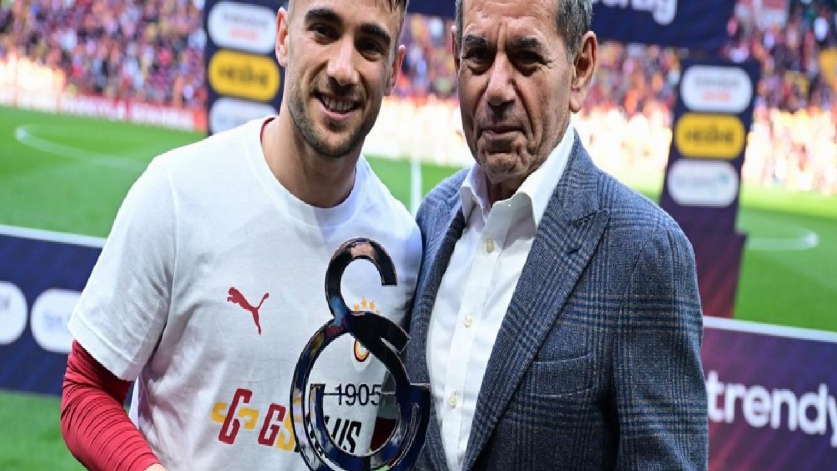 Galatasaray’da Yunus Akgün’e plaket verildi