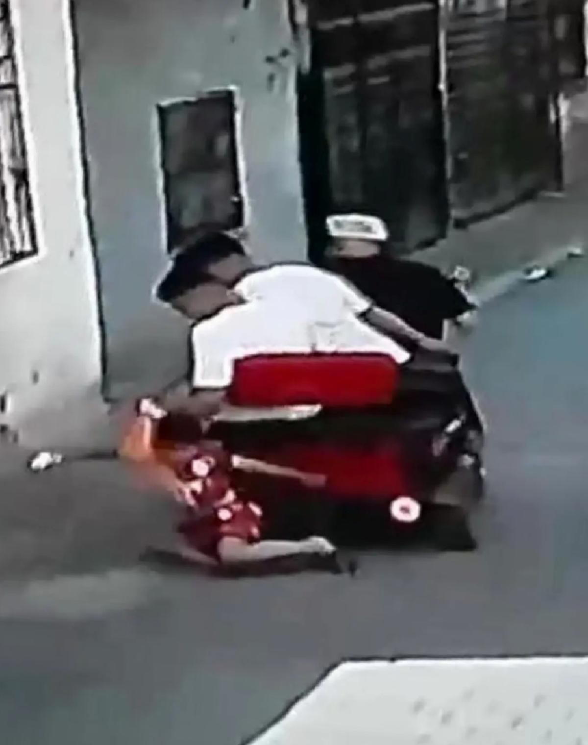 Galatasaraylı Çocuğa Sokakta Taarruz