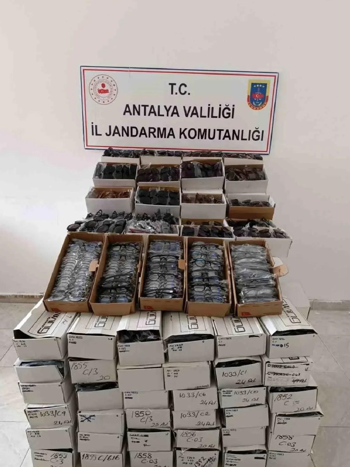 Gazipaşa’da 3 Bin Kaçak Gözlük Ele Geçirildi