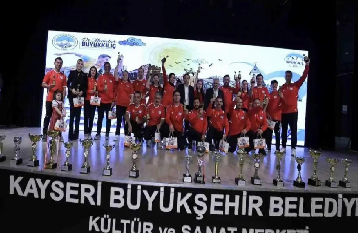 Genç atletler ödüllendirildi