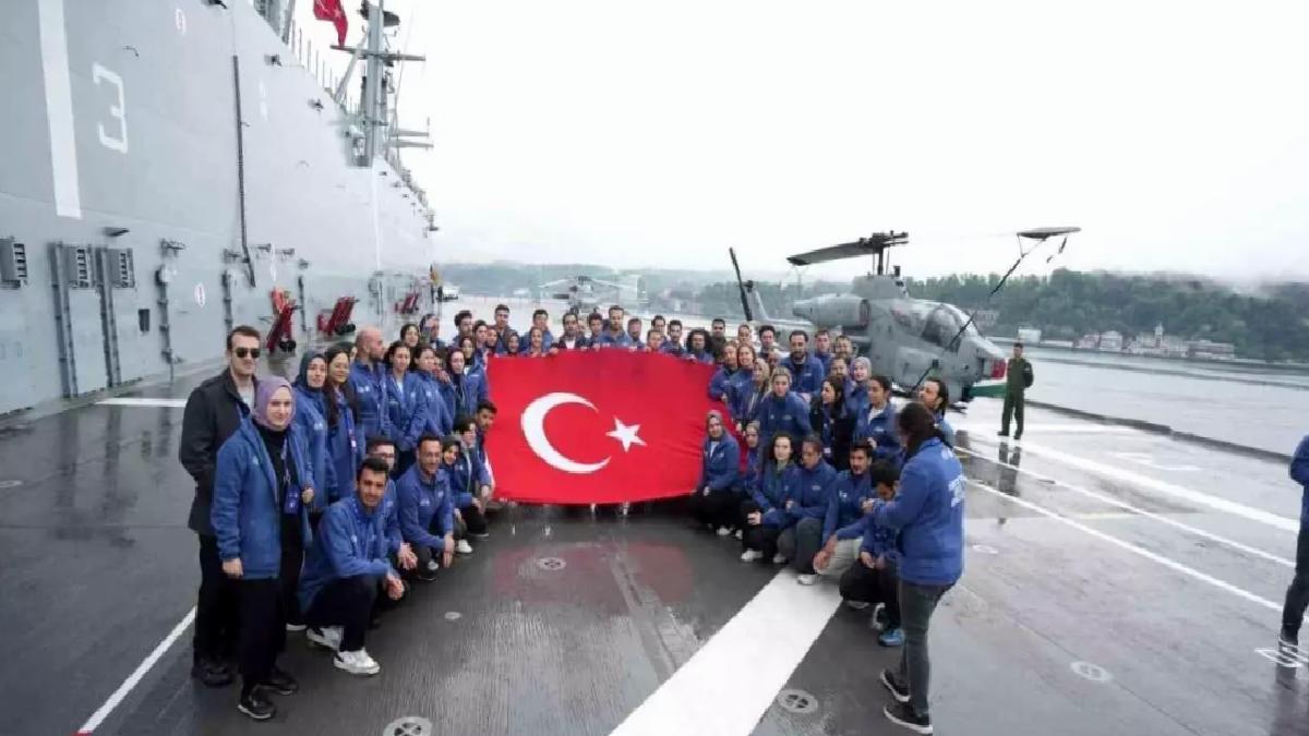 Gençlerden TCG Anadolu ile Tarihi Seyahat