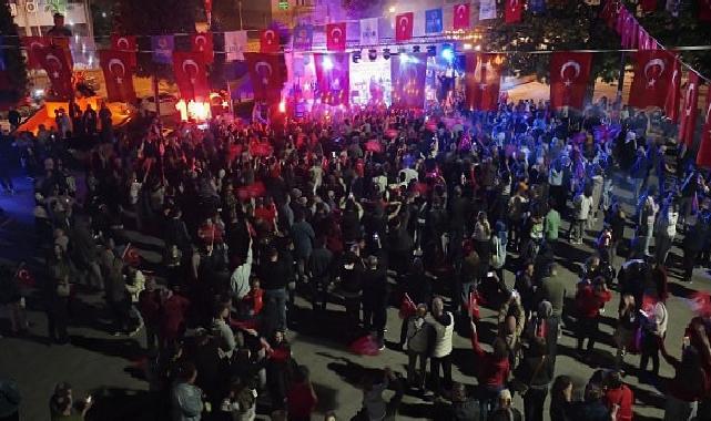 Gölcük Halkı 19 Mayıs Coşkusunu Fener Alayı ile Kutladı