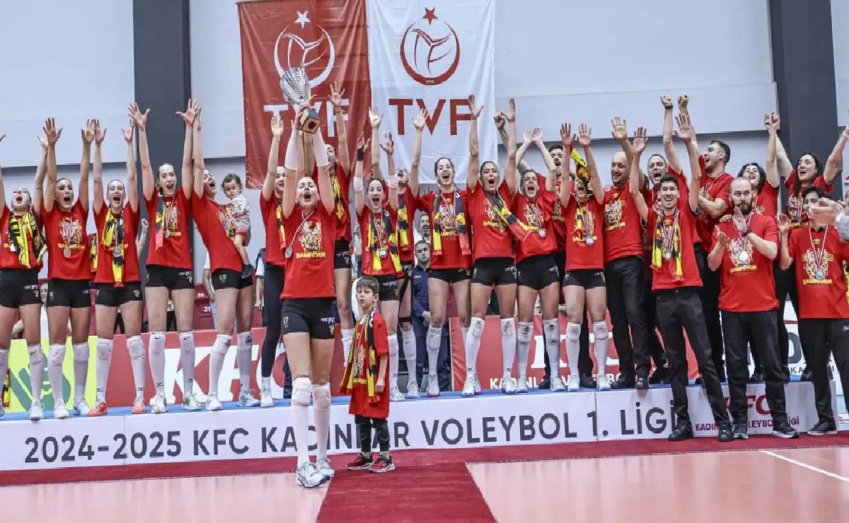 Göztepe 100. Yılını Üç Kupa ile Kutladı