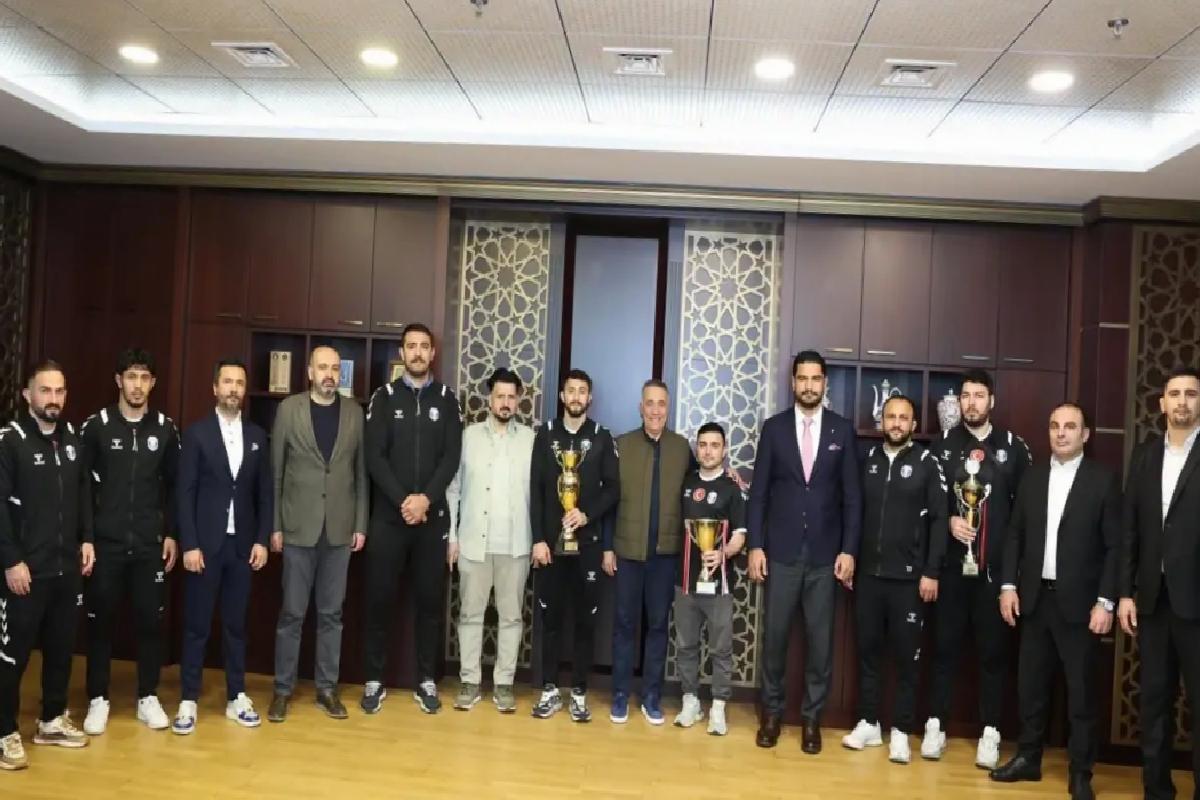 Güreş Federasyonu Başkanı Sultangazi’yi Ziyaret Etti