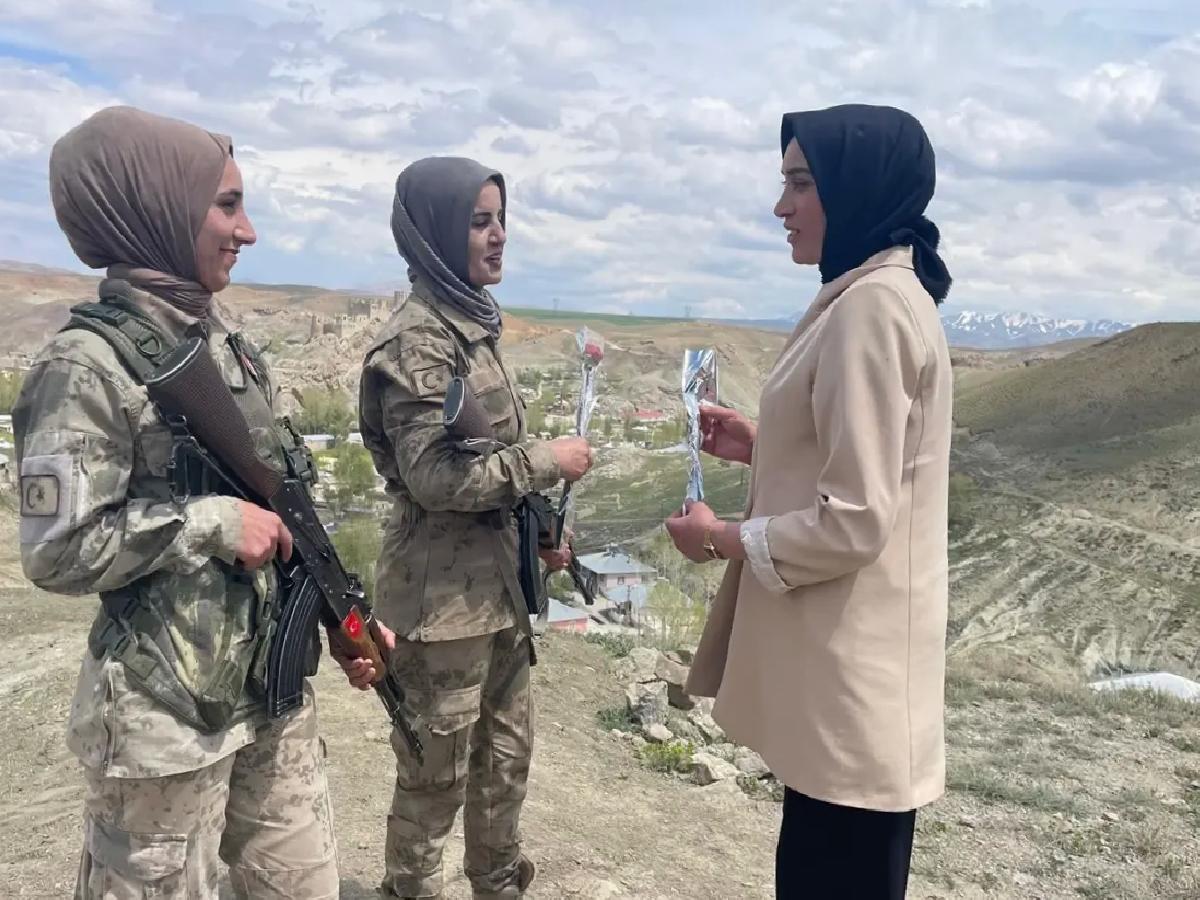 Güvenlik Korucusu Annelerin Günü Kutlandı