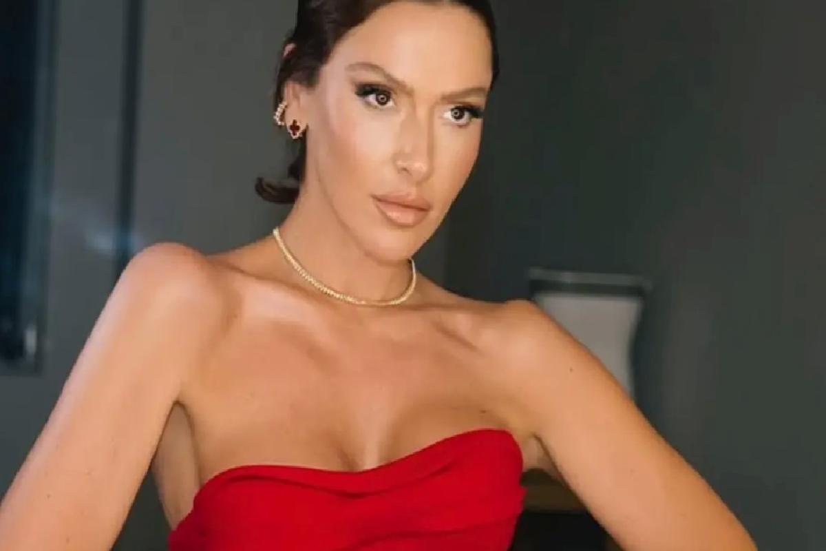 Hadise’den bahadır yaz açılışı: Üstsüz pozuyla kamera karşısına geçti