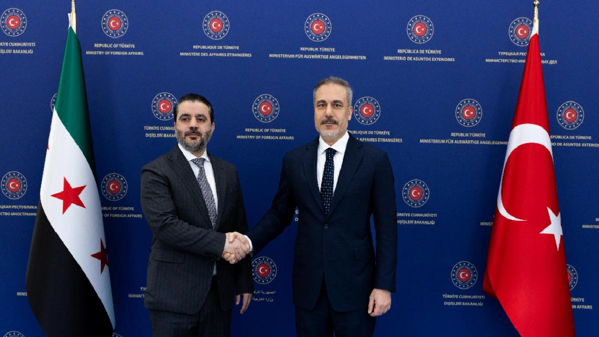 Hakan Fidan, Suriyeli mevkidaşıyla bir ortaya geldi