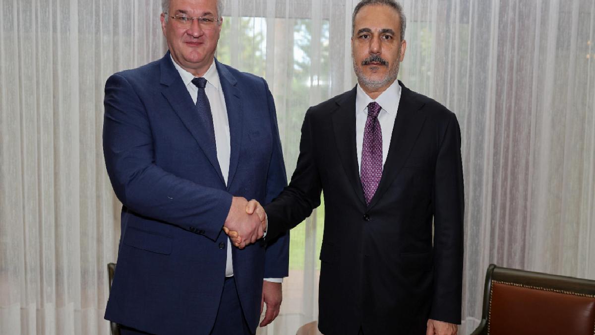 Hakan Fidan Ukraynalı mevkidaşı Sibiha ile bir ortaya geldi